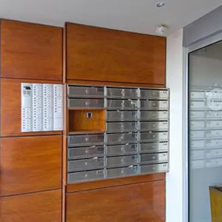 Ithaki Phinikoudes 307 Апартаменти