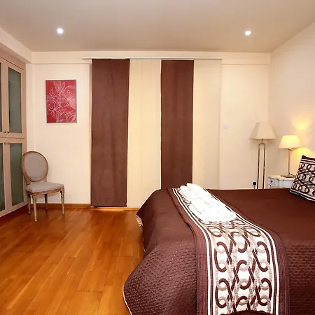 Ithaki Phinikoudes 307 *