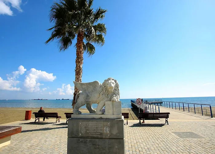 Ithaki Phinikoudes 307 * לרנקה