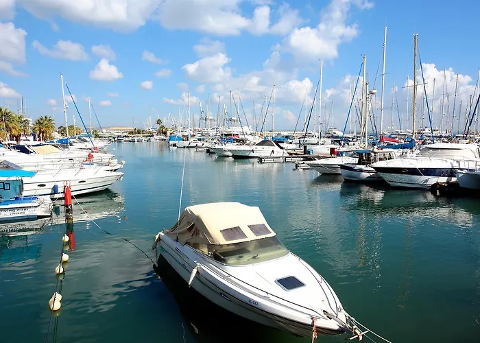 Ithaki Phinikoudes 307 *